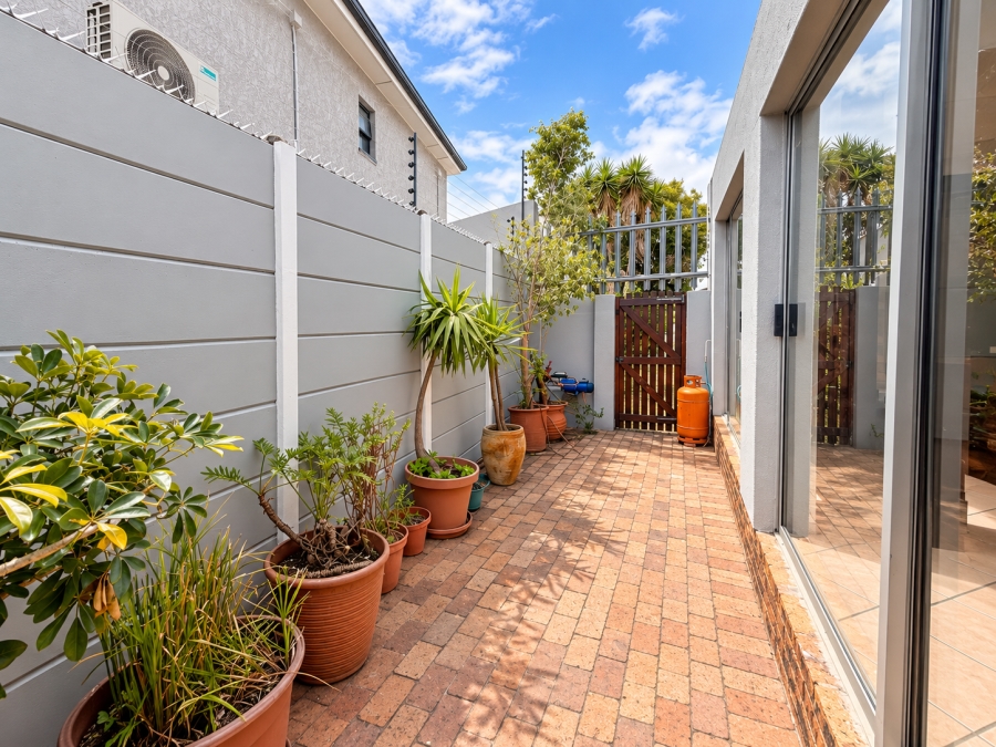 4 Bedroom Property for Sale in Bothasig Western Cape